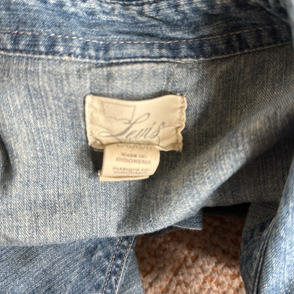 Levi’s- Button Down - image 3